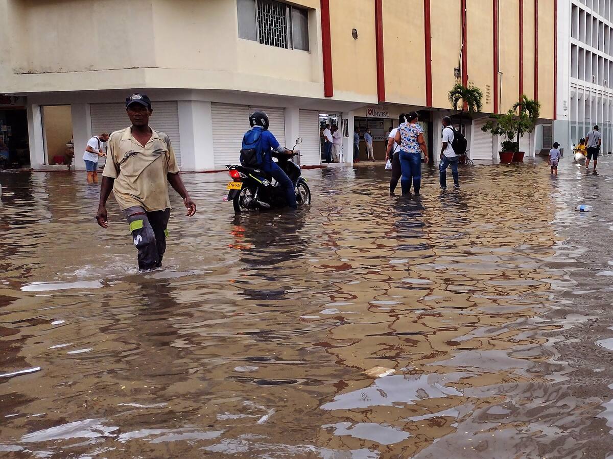 Cartagena completa más de 24 horas de lluvias y de marea alta