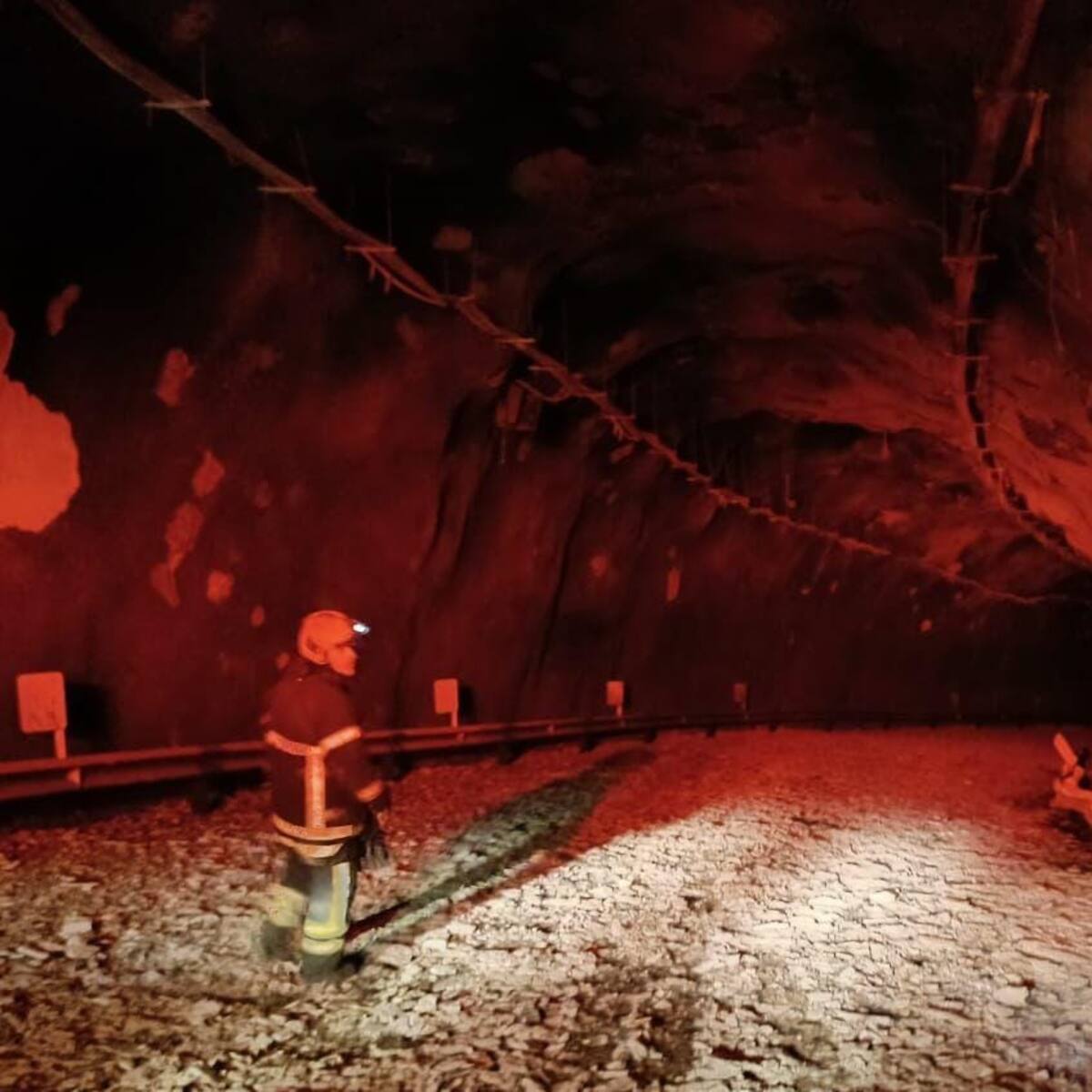 Por falta de requisitos no se ha retirado el camión incendiado en túnel de la Vía al Llano