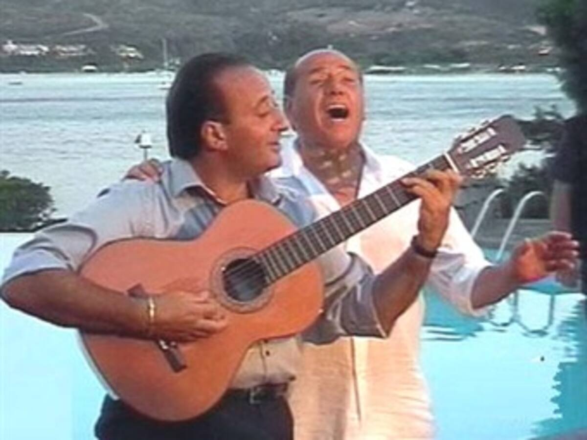 Berlusconi compone canciones de amor durante su convalecencia en Milán