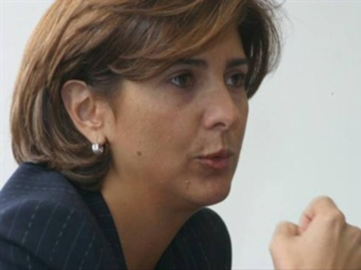 Canciller Holguín tratará con Cuba asistencia a Cumbre de las Américas