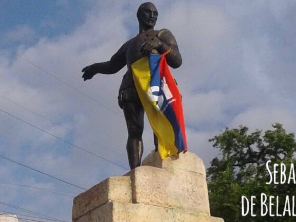 Polémica por banderas de “SI a la paz” en monumentos públicos