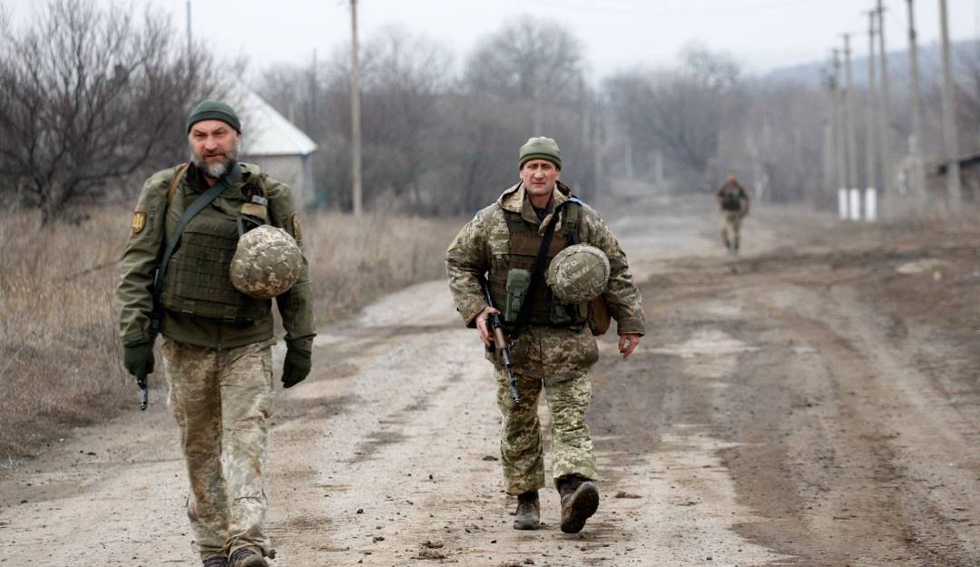 Patrulla de tropas ucranianas en la frontera con Rusia.         Foto: Getty 