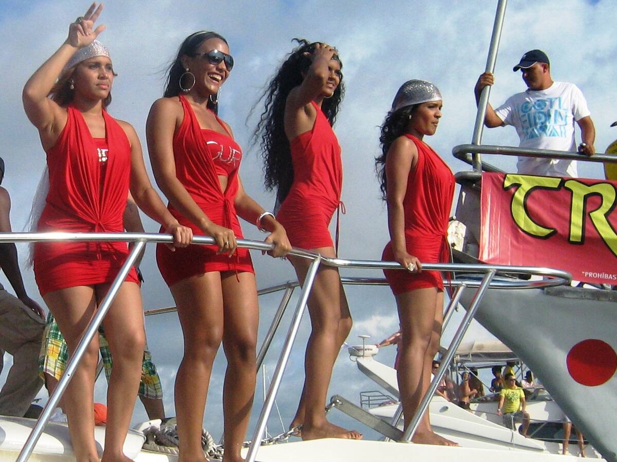 Establecen medidas de seguridad para actividades en la bahía del Bicentenario Naval