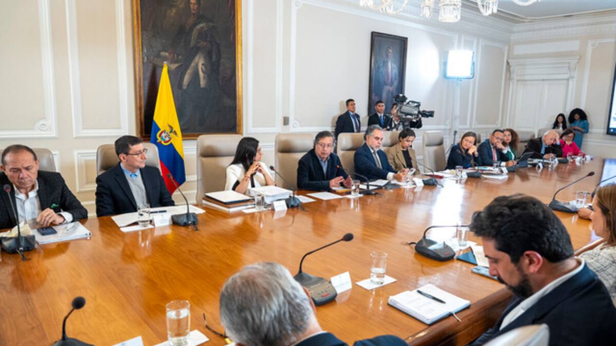 El remezón de salidas en el gobierno Petro que generaría la elección de Carlos Camargo en la Corte