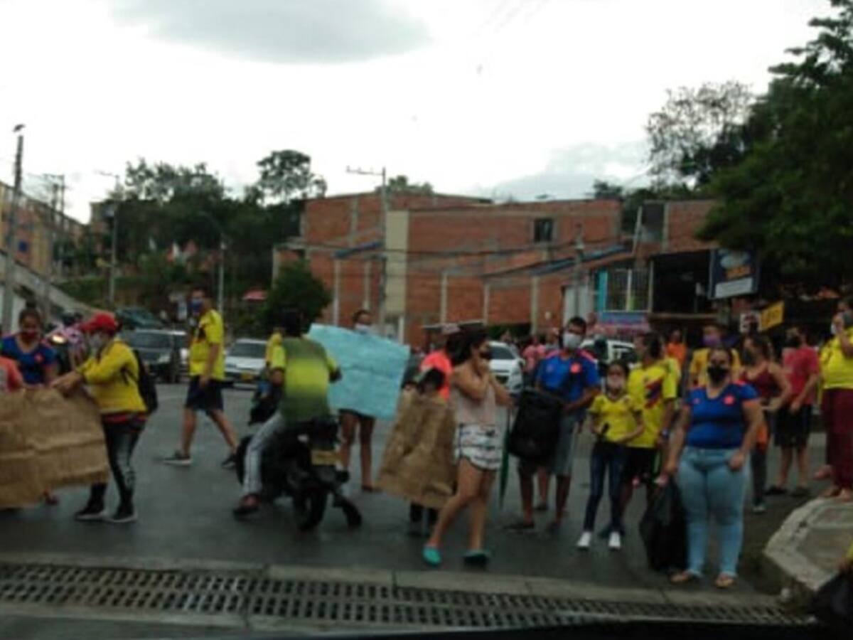 VIDEO: Salieron a las calles ante la falta de Internet para hacer tareas