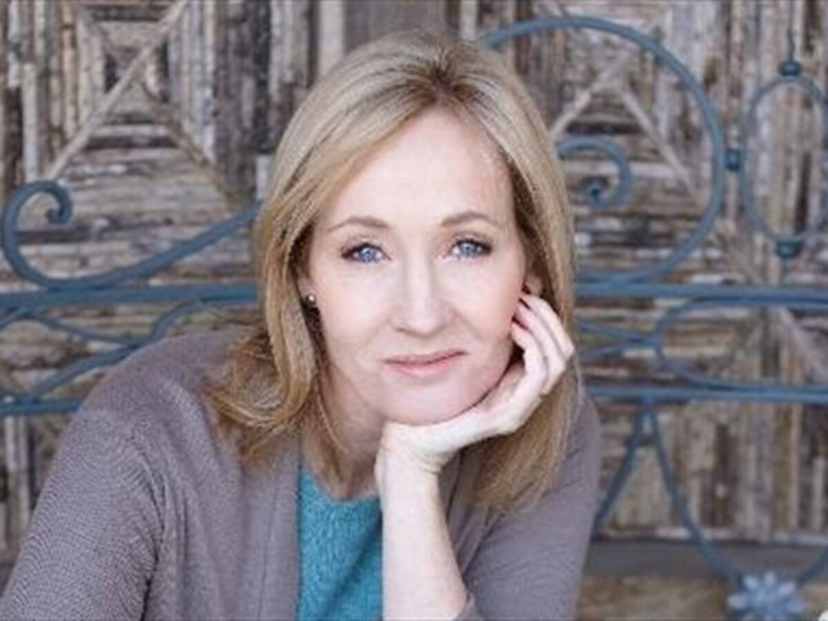 Autora de Harry Potter defiende que Dumbledore sea gay