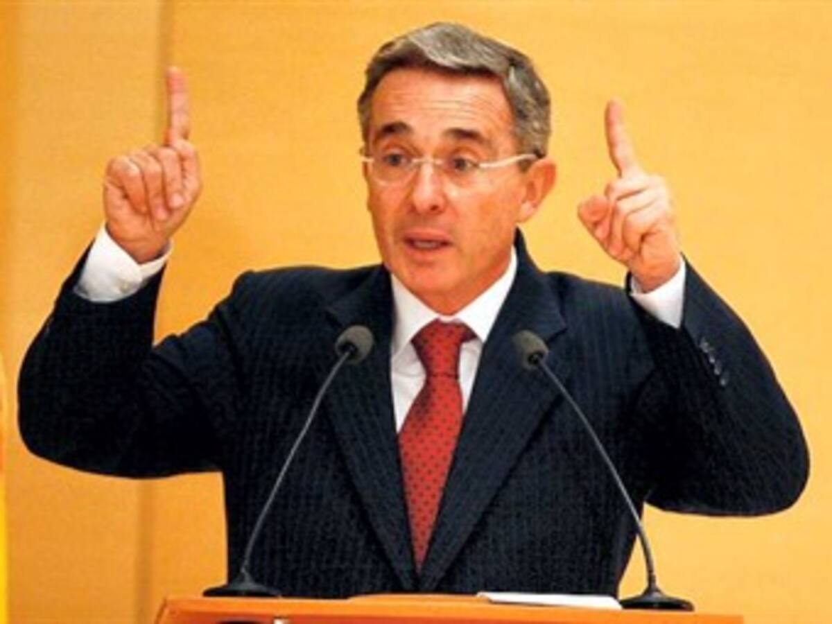 Uribe confirma que responderá ante el Congreso sobre fallo de La Haya