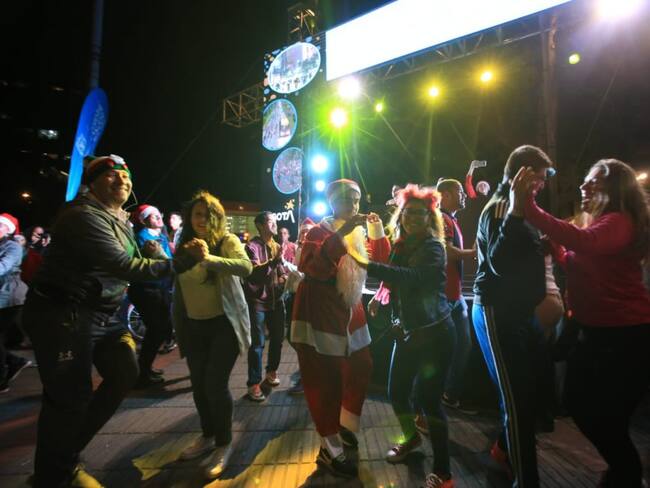 El baile estuvo presente en la ciclovía nocturna en Bogotá