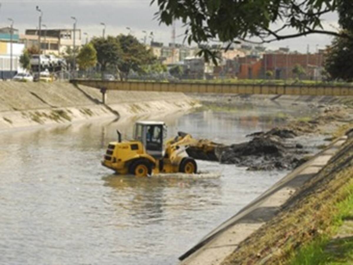 Esta semana arranca primer contrato para limpiar el cauce del río Bogotá