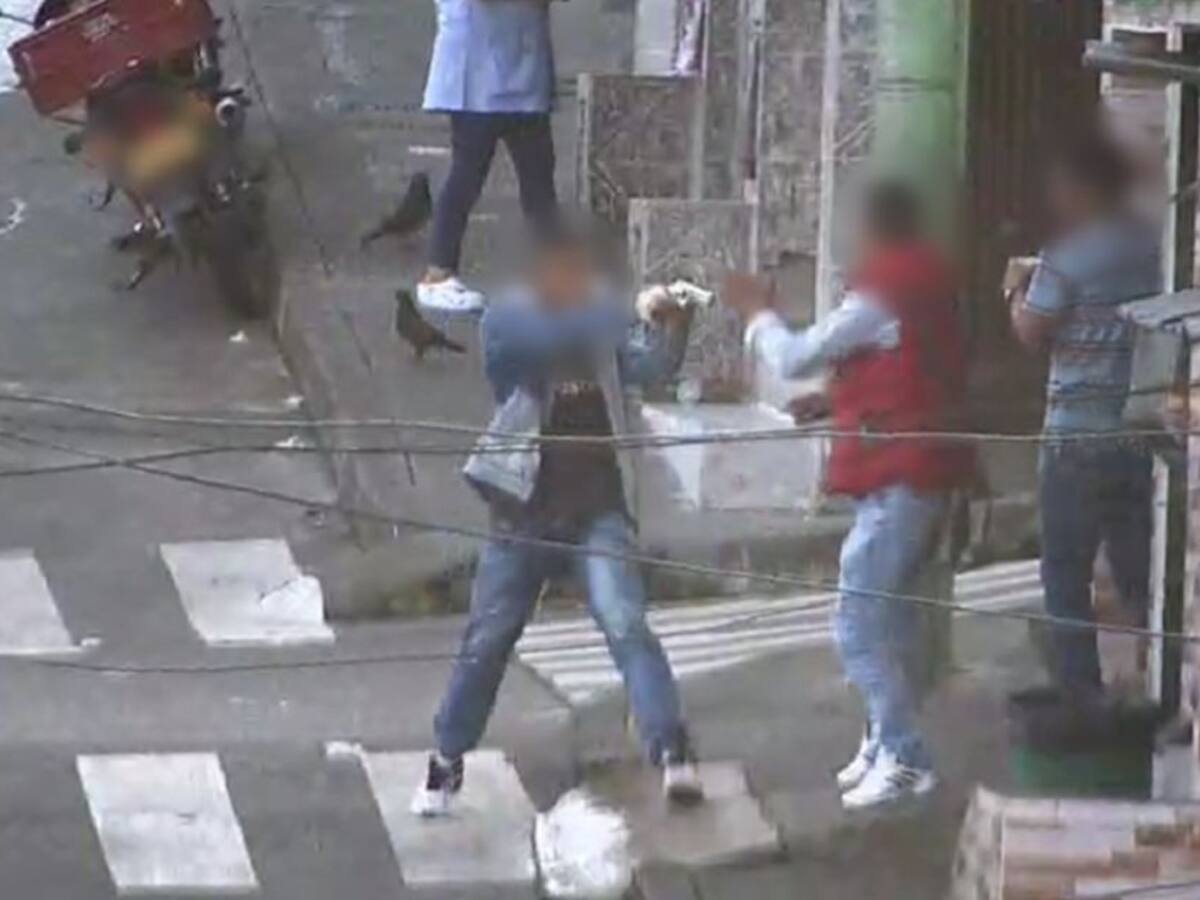 Madre de familia en Manizales entrega a la Policía arma ilegal de su hijo