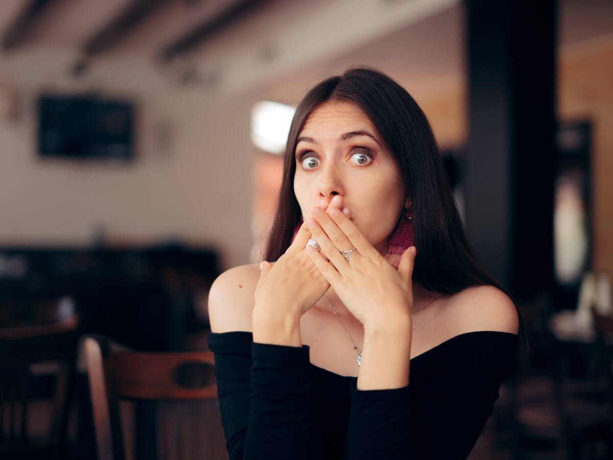 ¿Aguantar la respiración o un susto quita el hipo? La verdad detrás de estos mitos