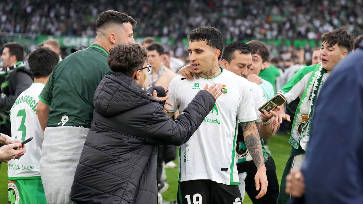 Gustavo Puerta hace historia: Racing de Santander asciende a la primera división Española