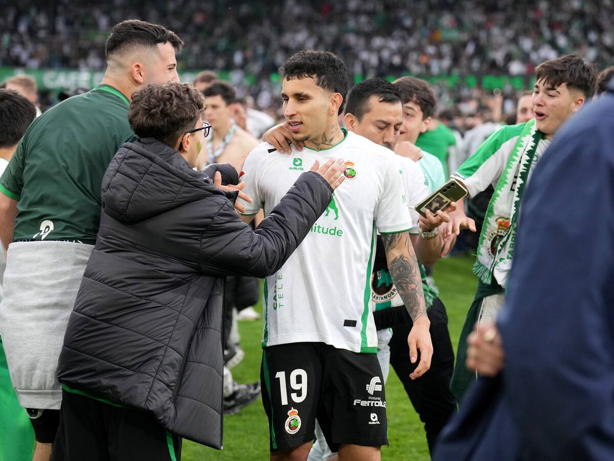 Gustavo Puerta hace historia: Racing de Santander asciende a la primera división Española