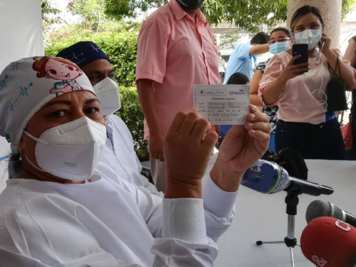 "Invito a los colombianos a que se pongan la vacuna": Verónica Machado