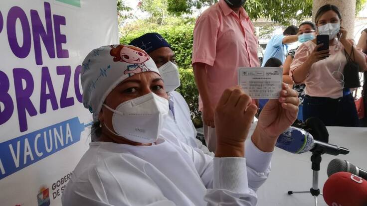 “En el documento que firmé especifica los efectos secundarios como malestar general o cefalea"