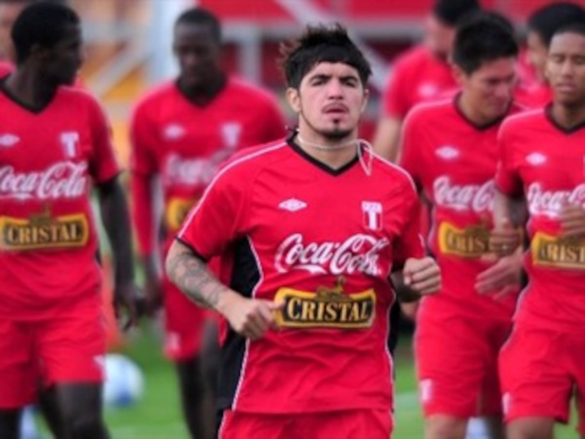 Perú intensifica sus entrenamientos para su debut ante Uruguay