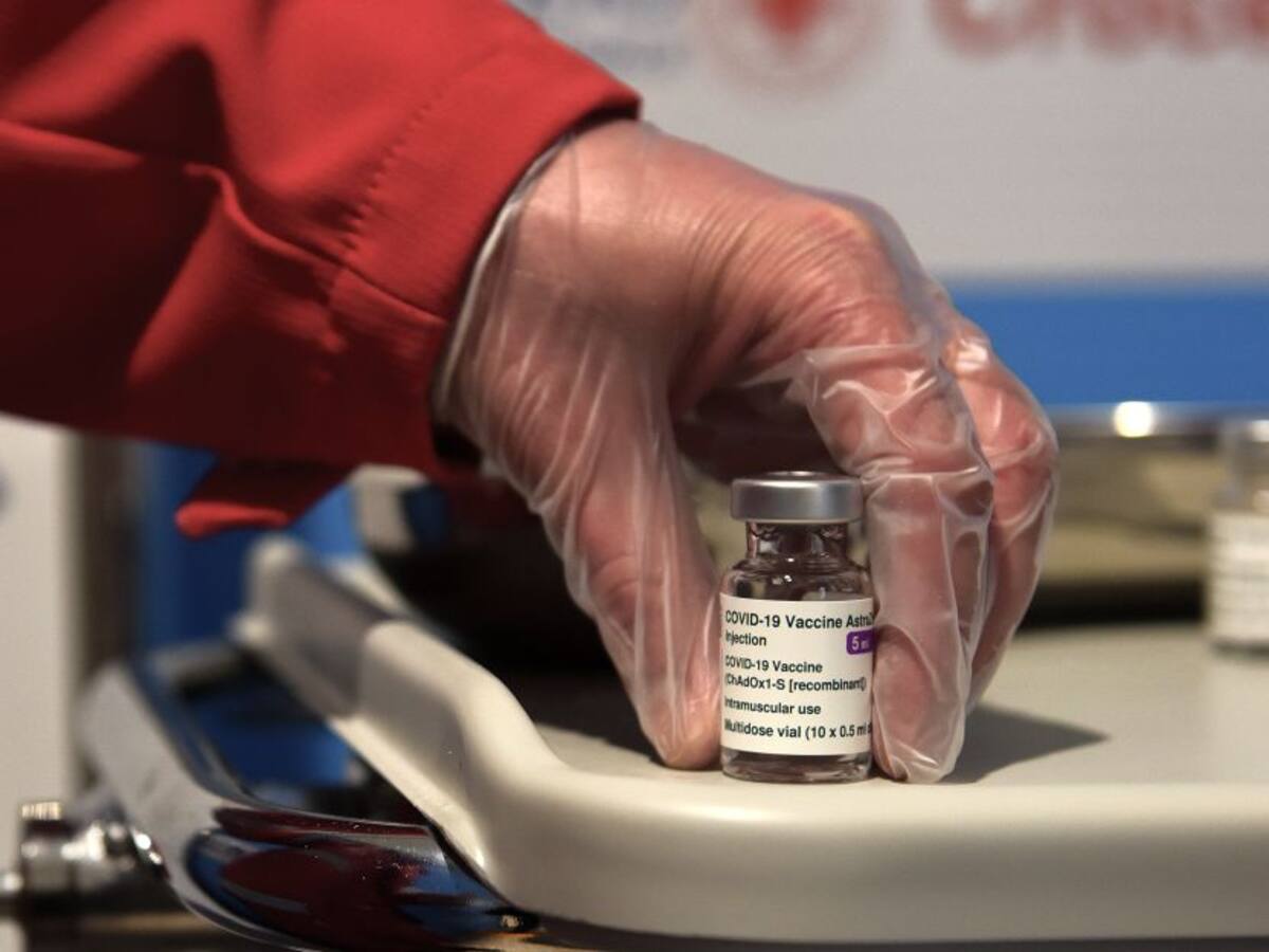 EMA confirma un vínculo entre la vacuna de AstraZeneca y casos de trombosis