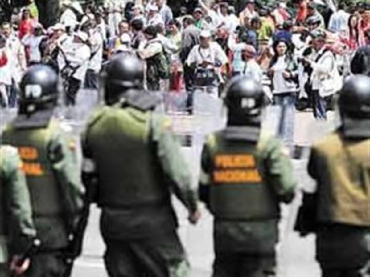 Un muerto y dos heridos deja explosión en marcha estudiantil en Cali