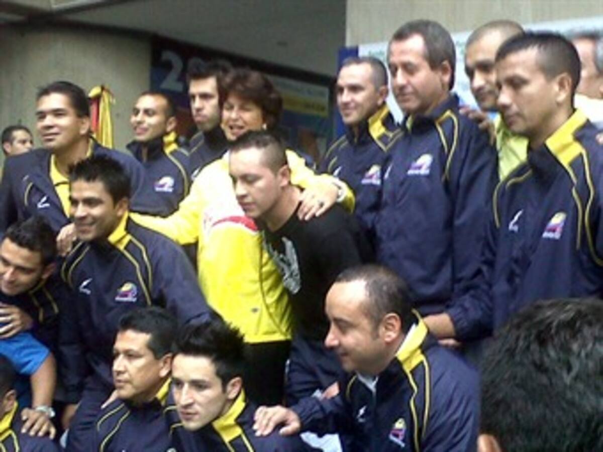 Gobierno oficializa entrega de subsidios de vivienda a campeones del fútbol de salón