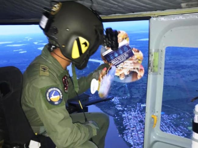 Fuerza Aérea lanza volantes en el sur de Bolívar para desmovilizaciones