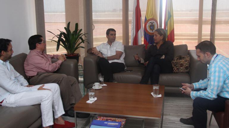 El llamado es a que quienes disfruten el carnaval eviten embarazos por los riesgos de Zika. Autoridades intensifican entrega de preservativos y declaran alerta amarilla.