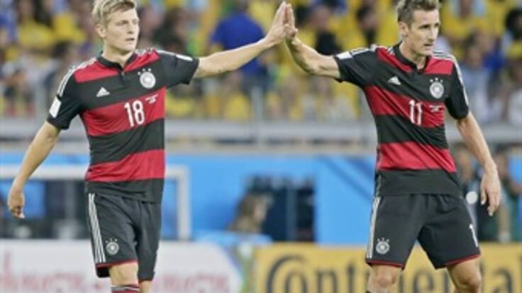 Toni Kroos pone el 3-0 para Alemania ante Brasil