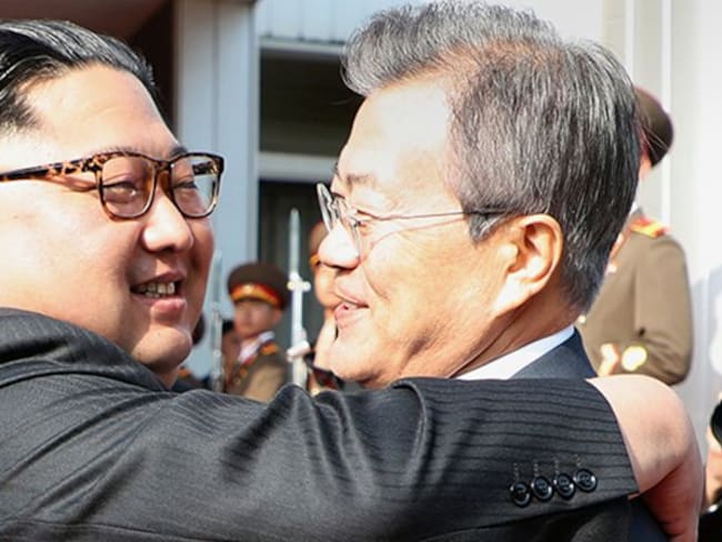 Presidentes de las dos Coreas se reúnen para hablar de la cumbre con Trump
