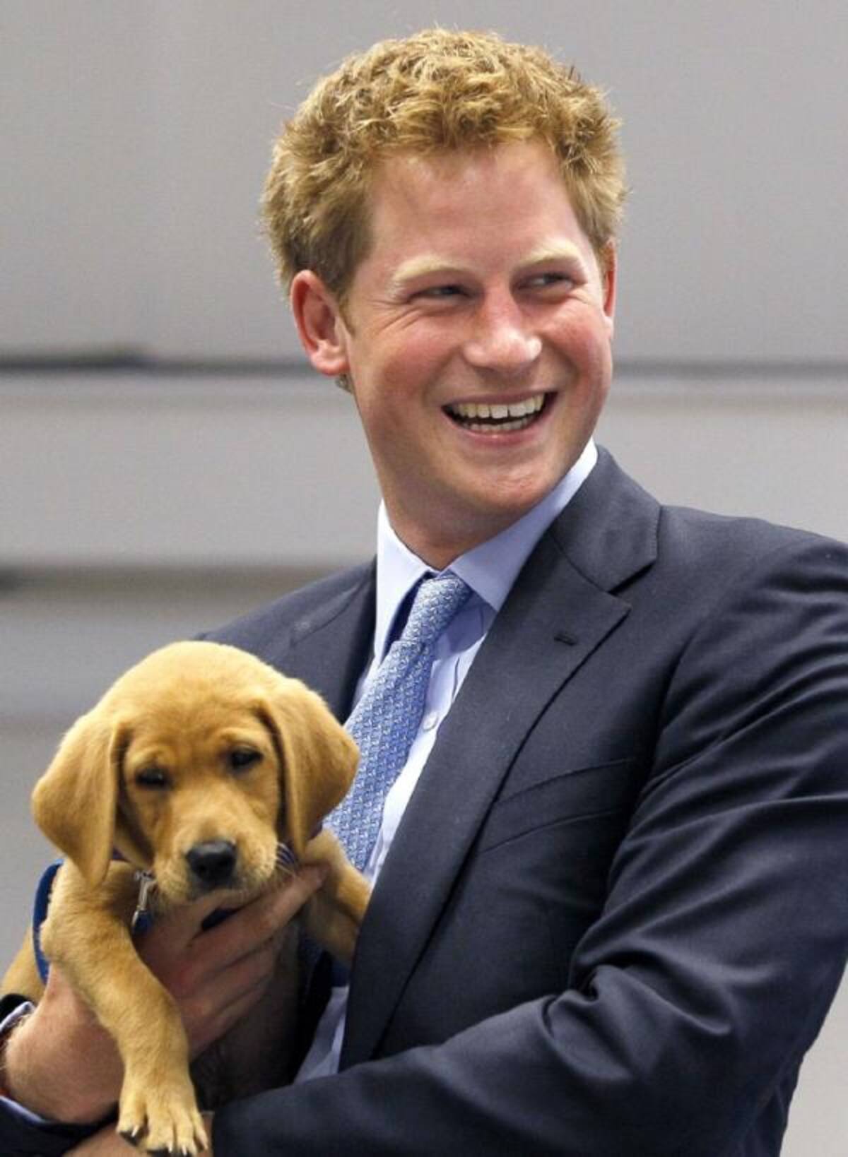 Para el año 2002 el príncipe Harry admitió fumar marihuana y consumir alcohol de manera excesiva.