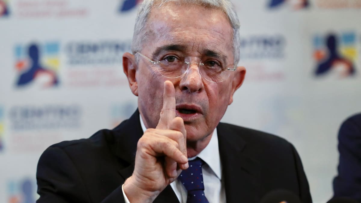 Expresidente Uribe insiste en que ley de punto final es “inaplicable”