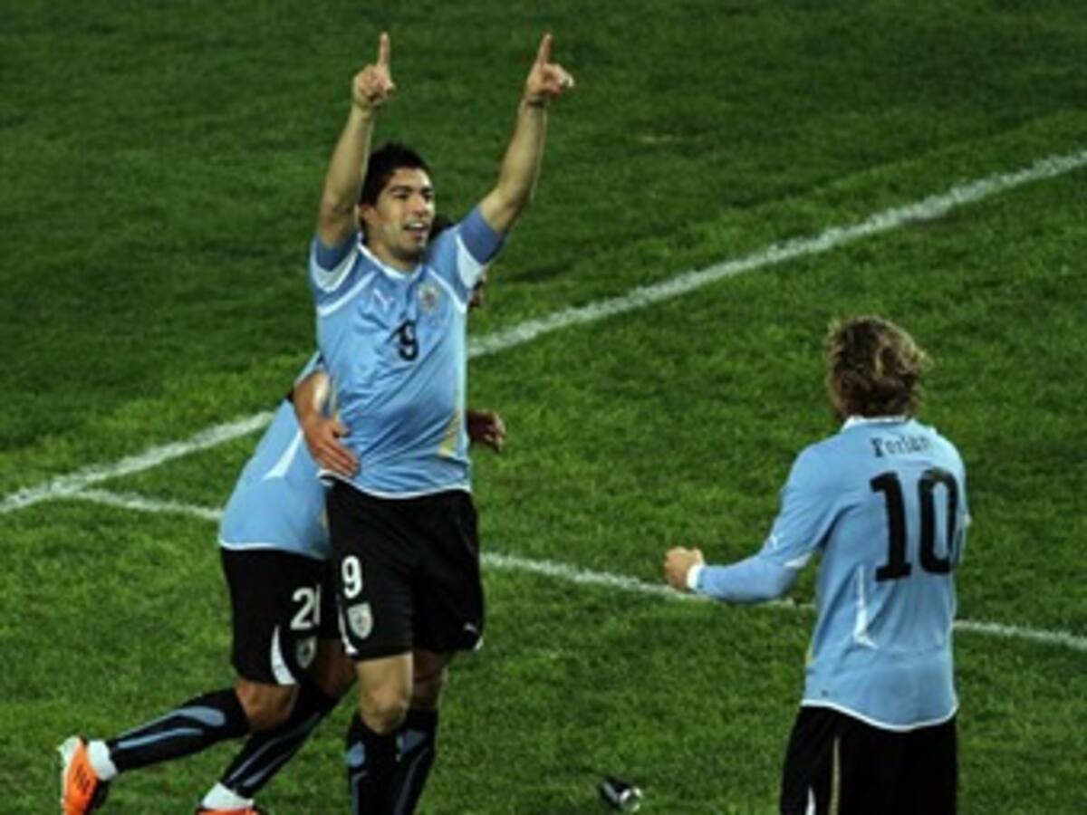 Suárez y Agüero dominan tabla de goleadores de la Copa