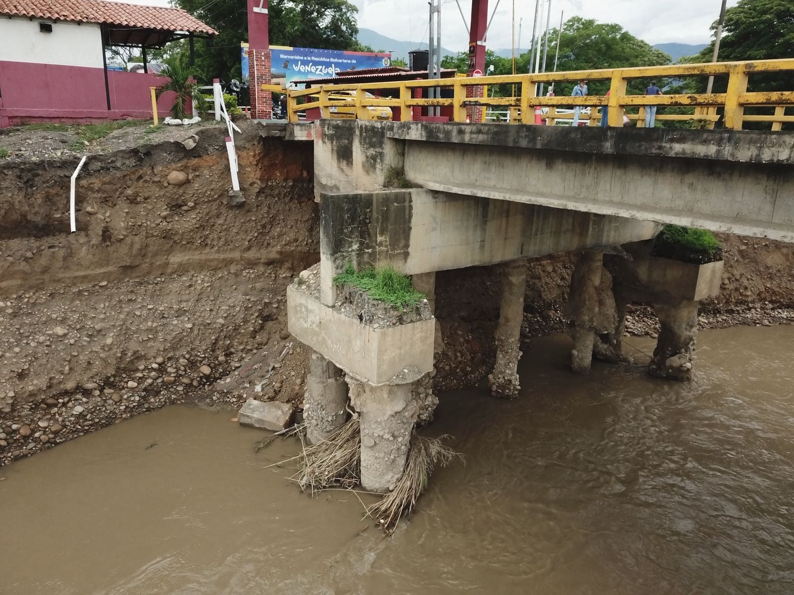 Cierran puente internacional Francisco de Paula Santander por riesgo estructural. / Foto: Invías.