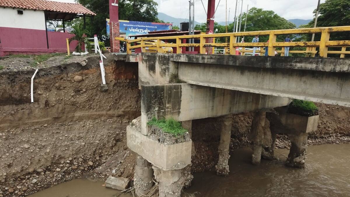 Cierran puente internacional Francisco de Paula Santander por riesgo estructural