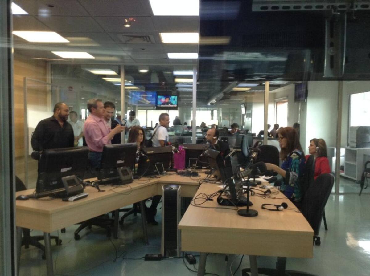 En un ambiente de nostalgia el equipo de Caracol se une para decir una vez más #GraciasPelaez.