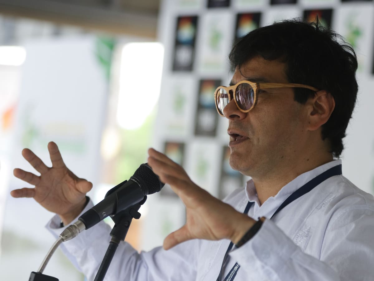 Uribismo cita a control político al comisionado Rueda por vacíos en la Paz total