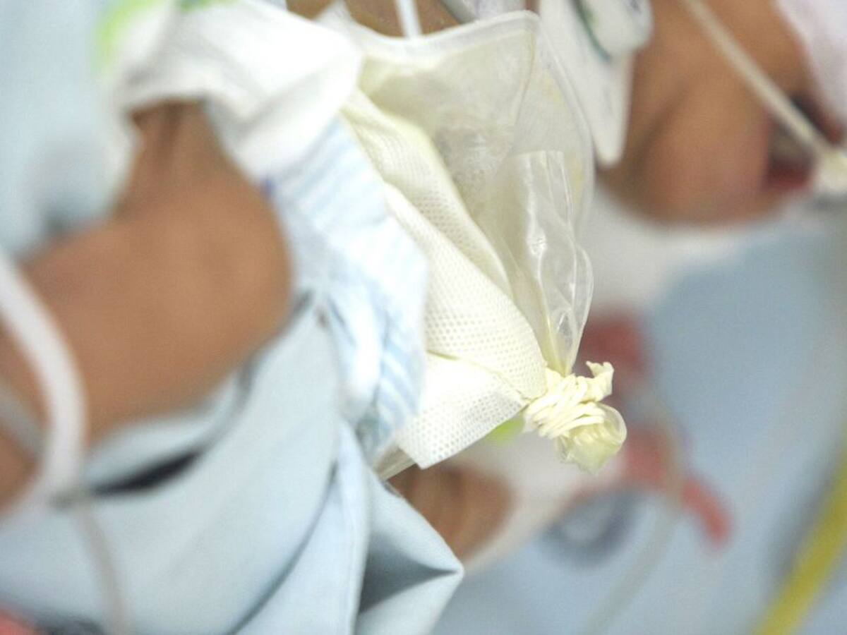 Mujer con Covid-19 dió a luz mientras permanecía en estado de coma