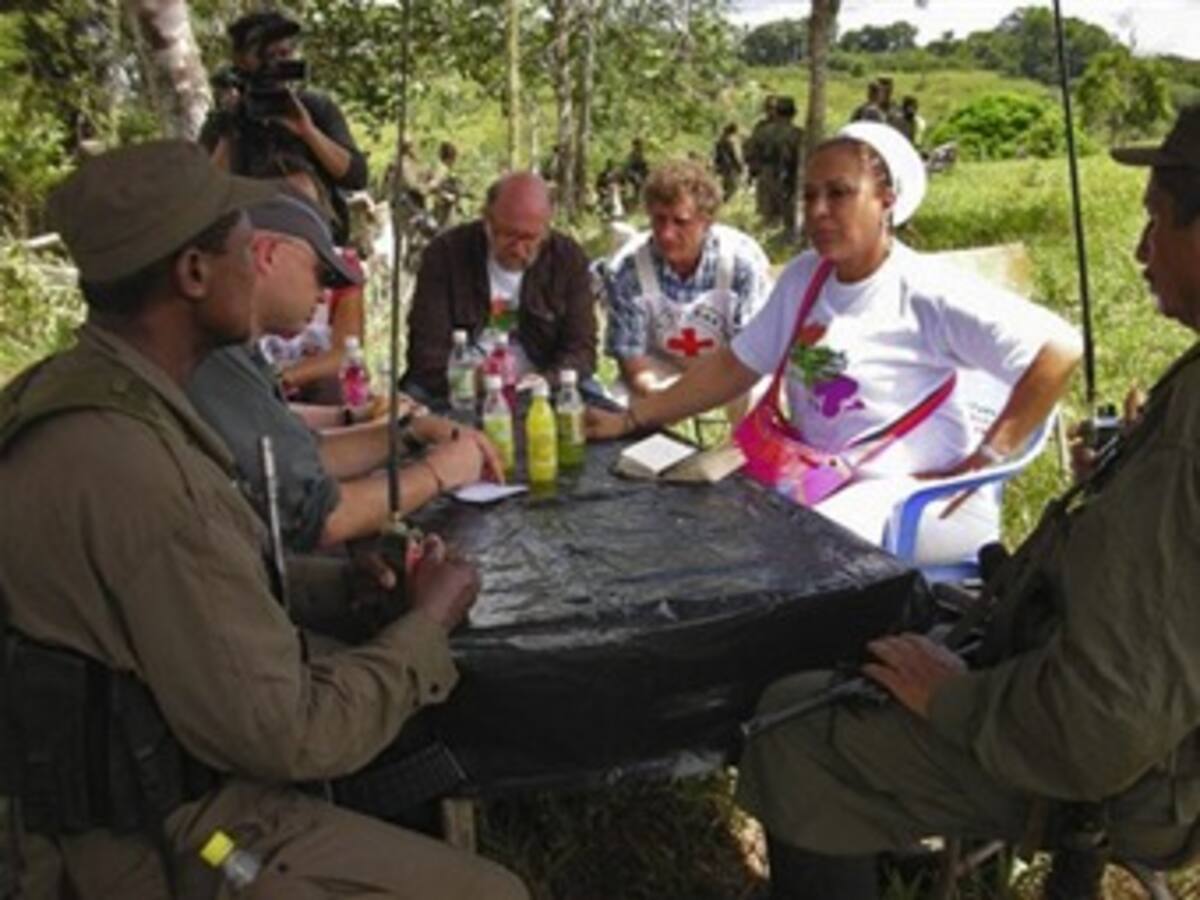 Piedad Córdoba: Mantener a la guerrilla en el listado de terroristas impide acabar la guerra
