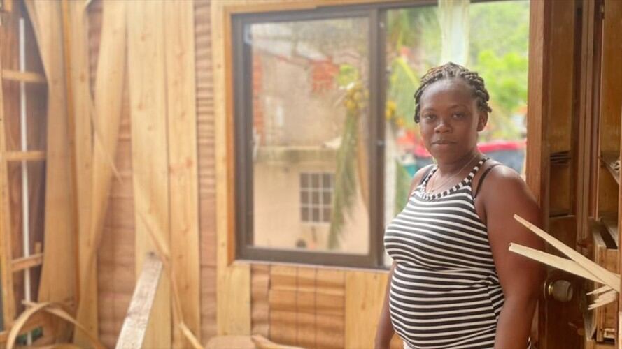 “Donde nos estamos quedando nos mojamos todo el tiempo. Estos días de lluvia ha sido terrible y quien lo vive es quien lo sabe”: Georgina Baker. Foto: María Camila Díaz