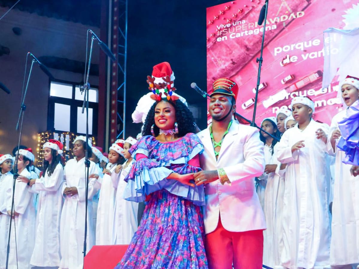 Más de 150 artistas fueron show central en encendido del alumbrado navideño en Cartagena