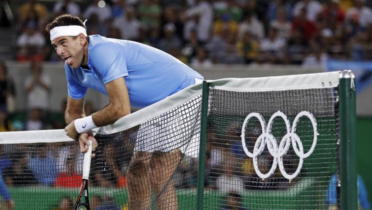 El argentino Juan Martín del Potro, que se afana por recuperar el tiempo perdido a causa de una lesión de muñeca, dio un revolcón al torneo de tenis de Río 2016 al eliminar al primer favorito, número uno del mundo, el serbio Novak Djokovic (7-6(4) y 7-6(2)).