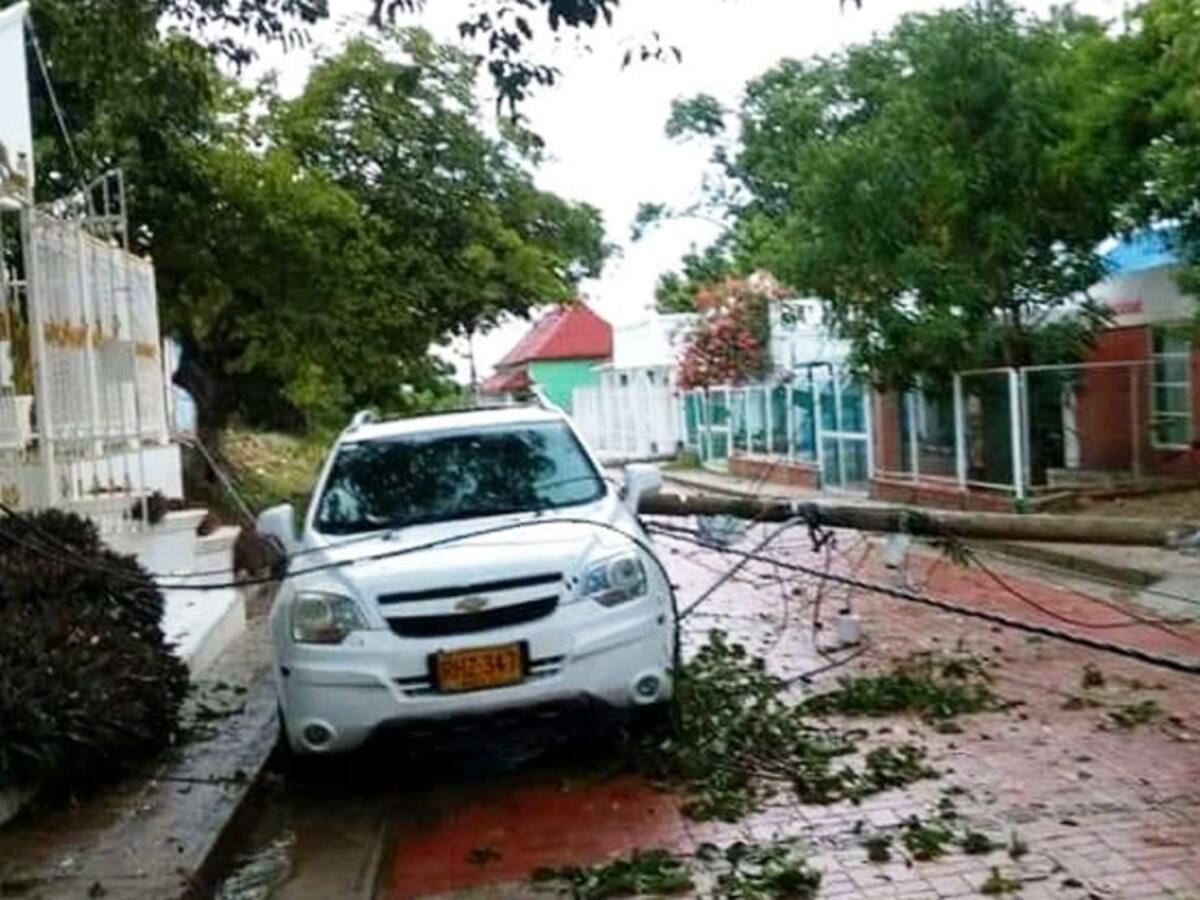 Lluvias provocan inundaciones y dejan sin energía a Arenal en Bolívar