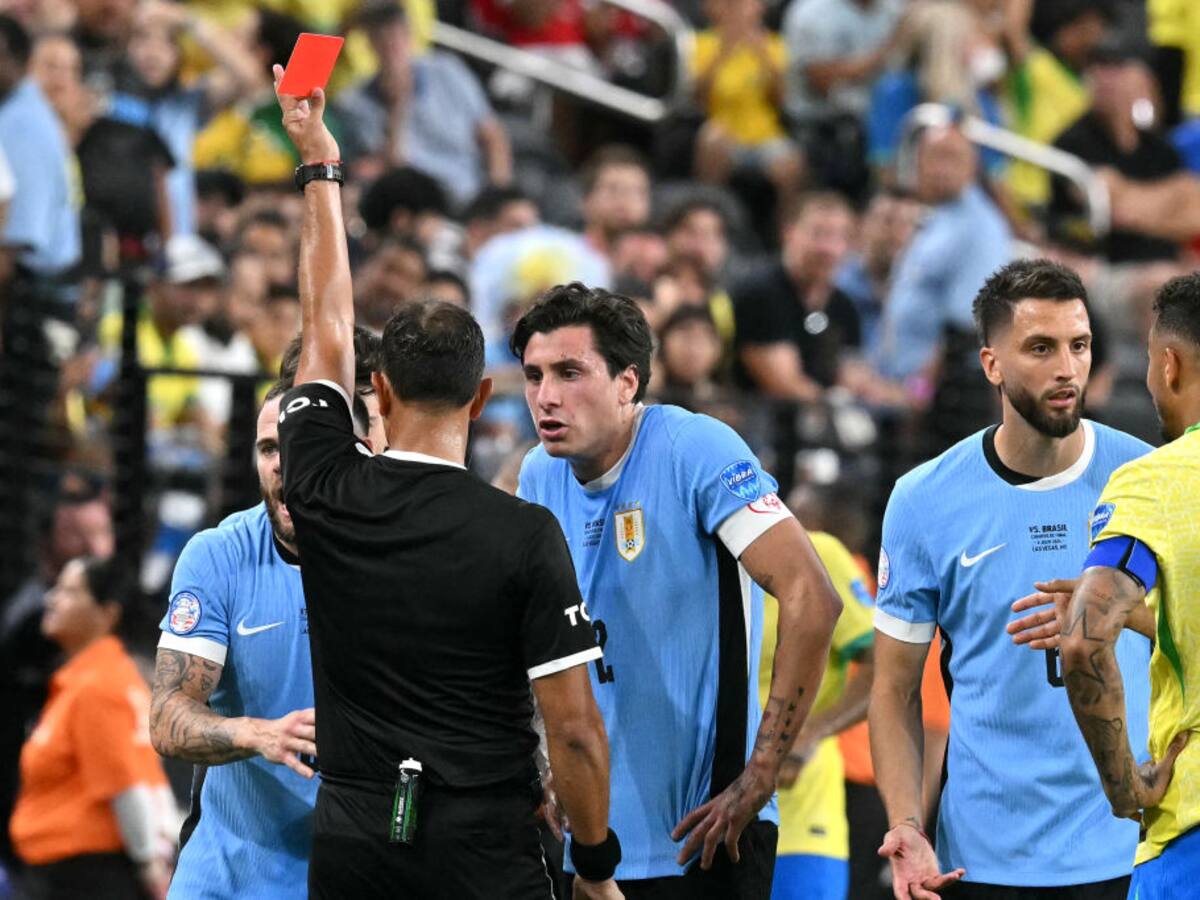 Uruguay sufre dos bajas sensibles en su titular para la semifinal contra Colombia