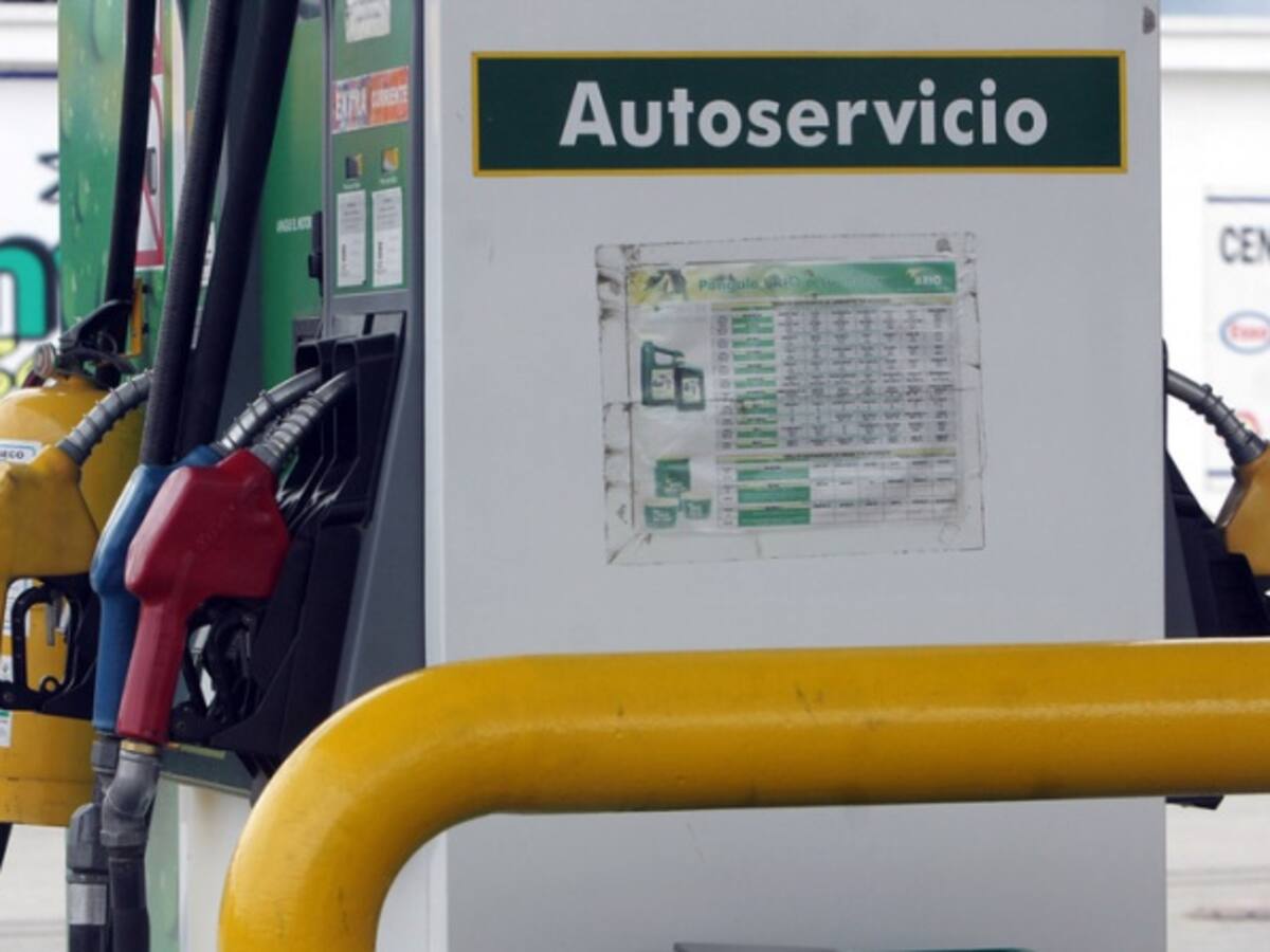 Baja en precio de combustibles es alivio para bolsillo de los colombianos: Santos