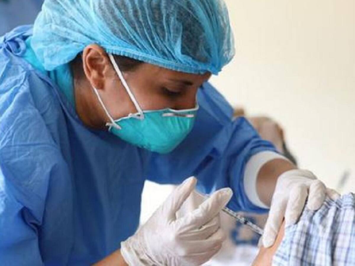 Usuarios de EPS mayores de 80 años aún sin vacunas
