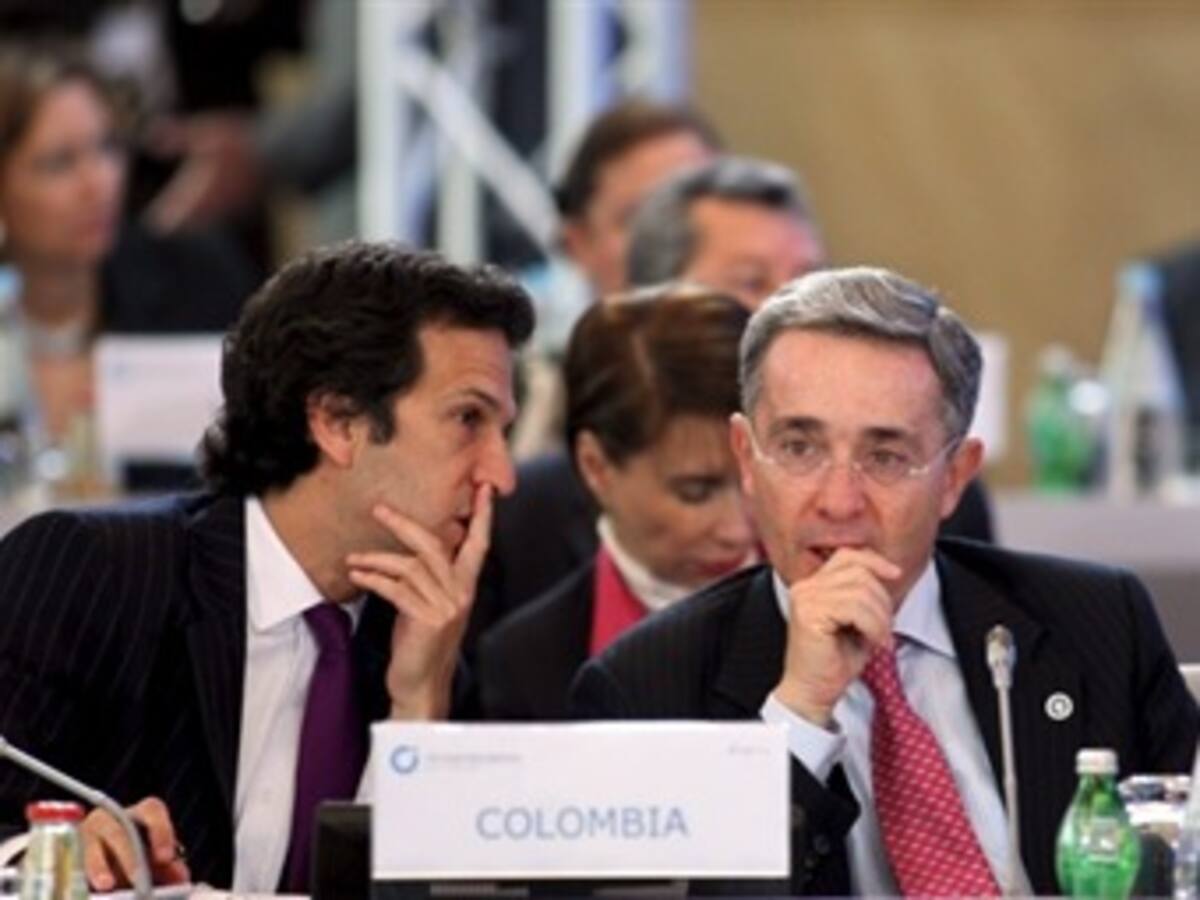 Canciller colombiano visitará Rusia para preparar el viaje de Uribe a Moscú