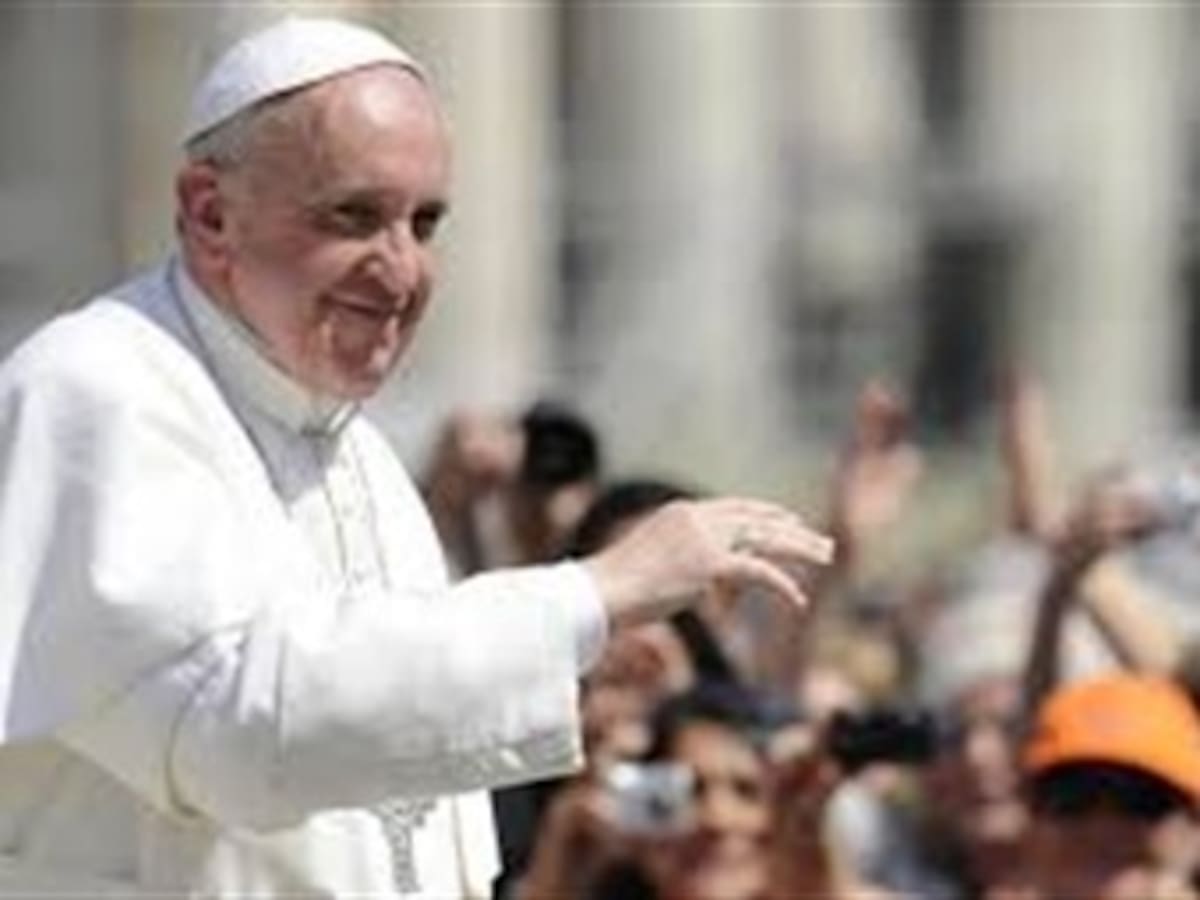 Papa Francisco rechaza "lobby gay" pero no juzga a homosexuales