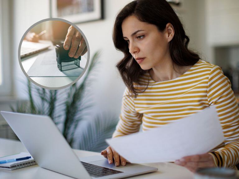 Imagen de referencia // Mujer realizando un trámite en internet // En el círculo aprobación de un documento // Getty Images //