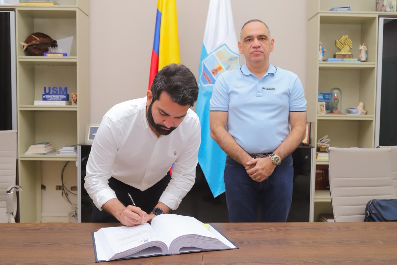 Frank Cuao Sánchez asume como nuevo secretario de Desarrollo Económico en Santa Marta/ Alcaldía de Santa Marta.