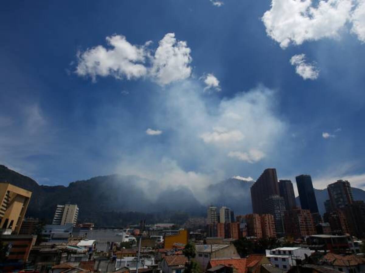 El incendio en los cerros orientales está casi extinguido