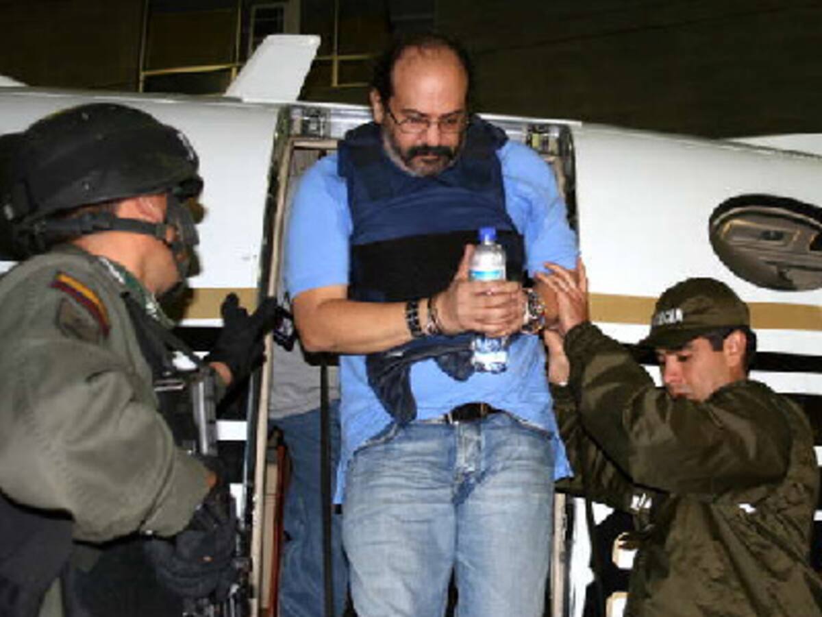 VEA EL MOMENTO EN EL QUE LOS EX JEFES PARAMILITARES SON EXTRADITADOS A LOS EEUU