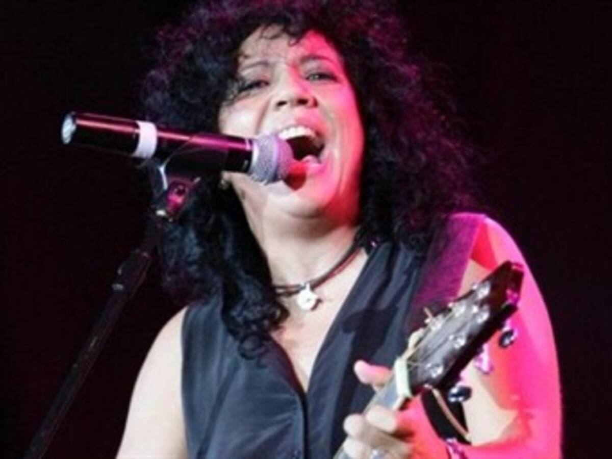 Rosana dice que 'dispara' canciones para 'derribar desesperanzas'